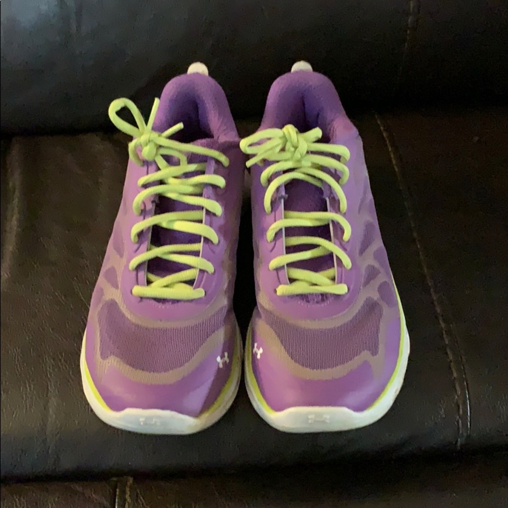 Girls Under Armour shoes. 6.5Y
